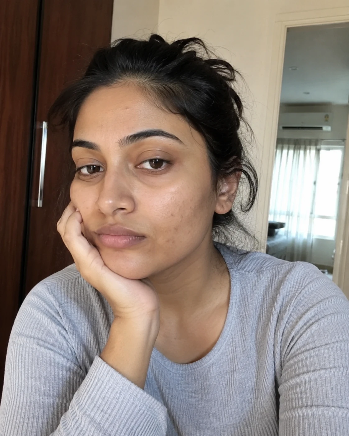 Causes of dull skin including dehydration and pollution on South Asian skin type